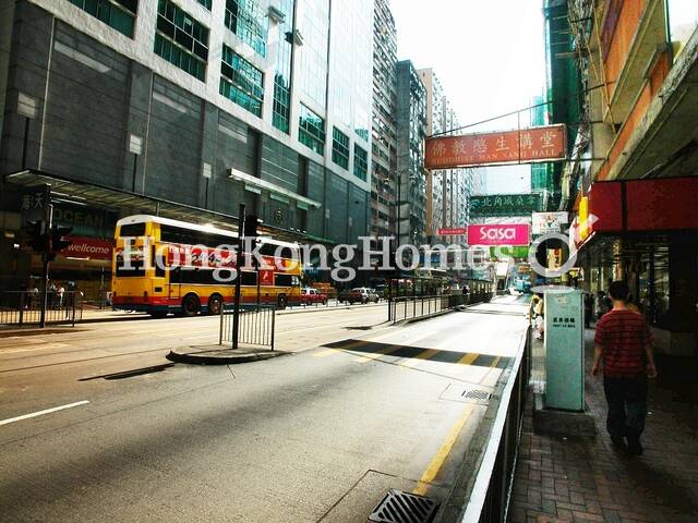 Nearby Road - King's Road